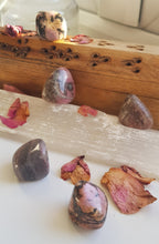 Load image into Gallery viewer, Lepidolite Tumblestone