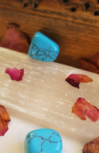 Load image into Gallery viewer, Turquoise Howlite Tumblestone