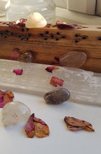 Load image into Gallery viewer, Rutilated Quartz Tumblestone