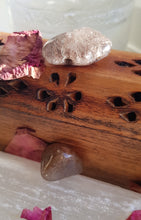Load image into Gallery viewer, Rutilated Quartz Tumblestone