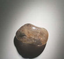 Load image into Gallery viewer, Rutilated Quartz Tumblestone
